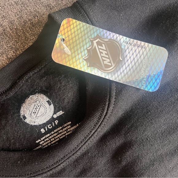 Vancouver Canucks retro logo crew neck - black - Picture 6 of 7